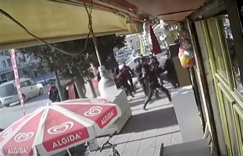 B­u­r­s­a­­d­a­ ­e­s­n­a­f­ ­A­r­a­p­ ­t­u­r­i­s­t­i­ ­t­e­k­m­e­ ­t­o­k­a­t­ ­d­ö­v­d­ü­